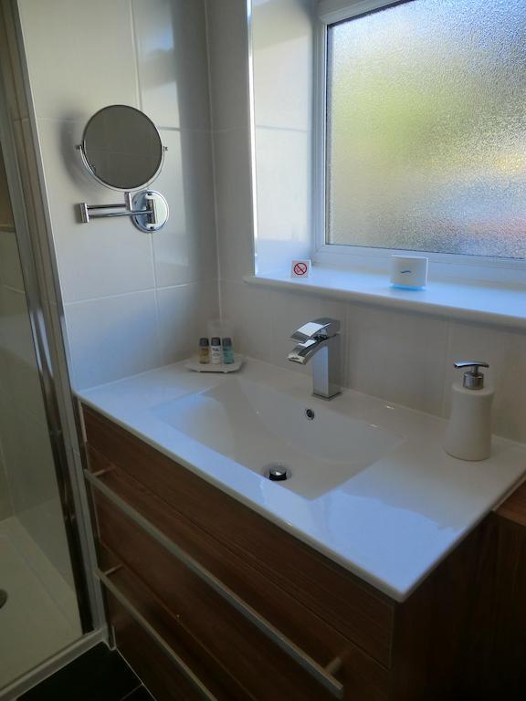 Coombe Dale Accommodation Lulsgate Bottom Room photo